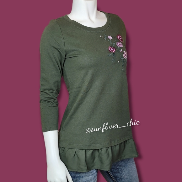 [NEW] Westport Brand Embroidered Flower Sweater - Picture 7 of 14